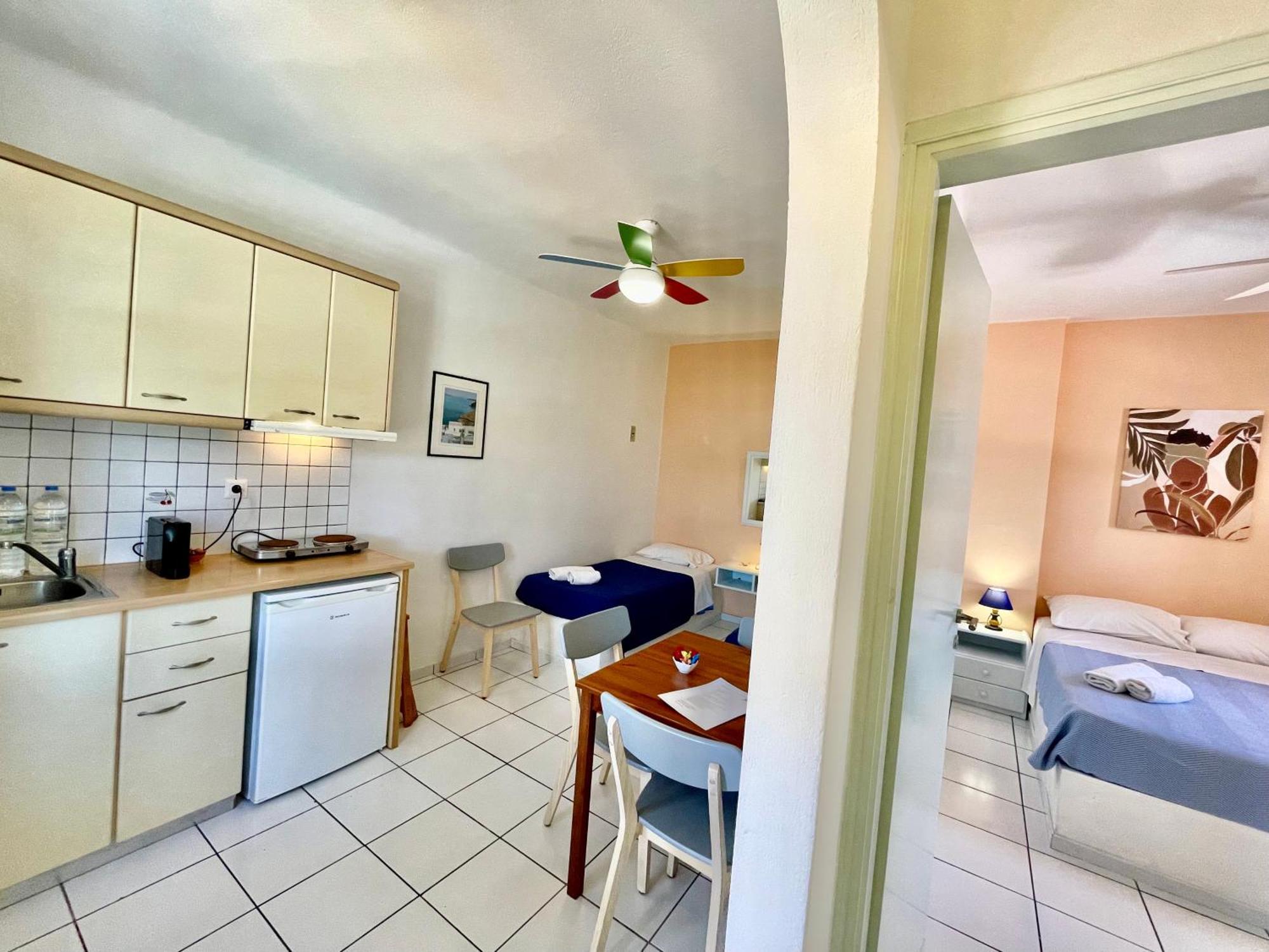 Asterias Mini Coastal Apartments Perivolos  Eksteriør bilde